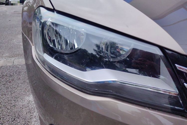 Used Volkswagen Bora 2013 1.6L Automatic Fashion Model Right Front Headlight