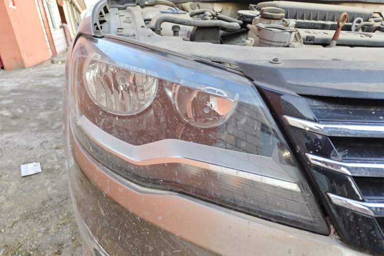 Used Volkswagen Bora 2013 1.6L Manual Fashion Edition Right Front Headlight