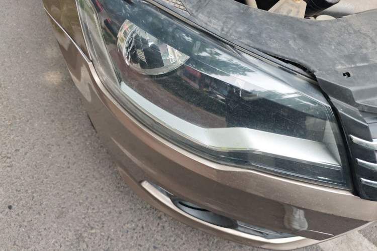 Used Volkswagen Bora 2013 1.6L Automatic Comfort Model Right Front Headlight