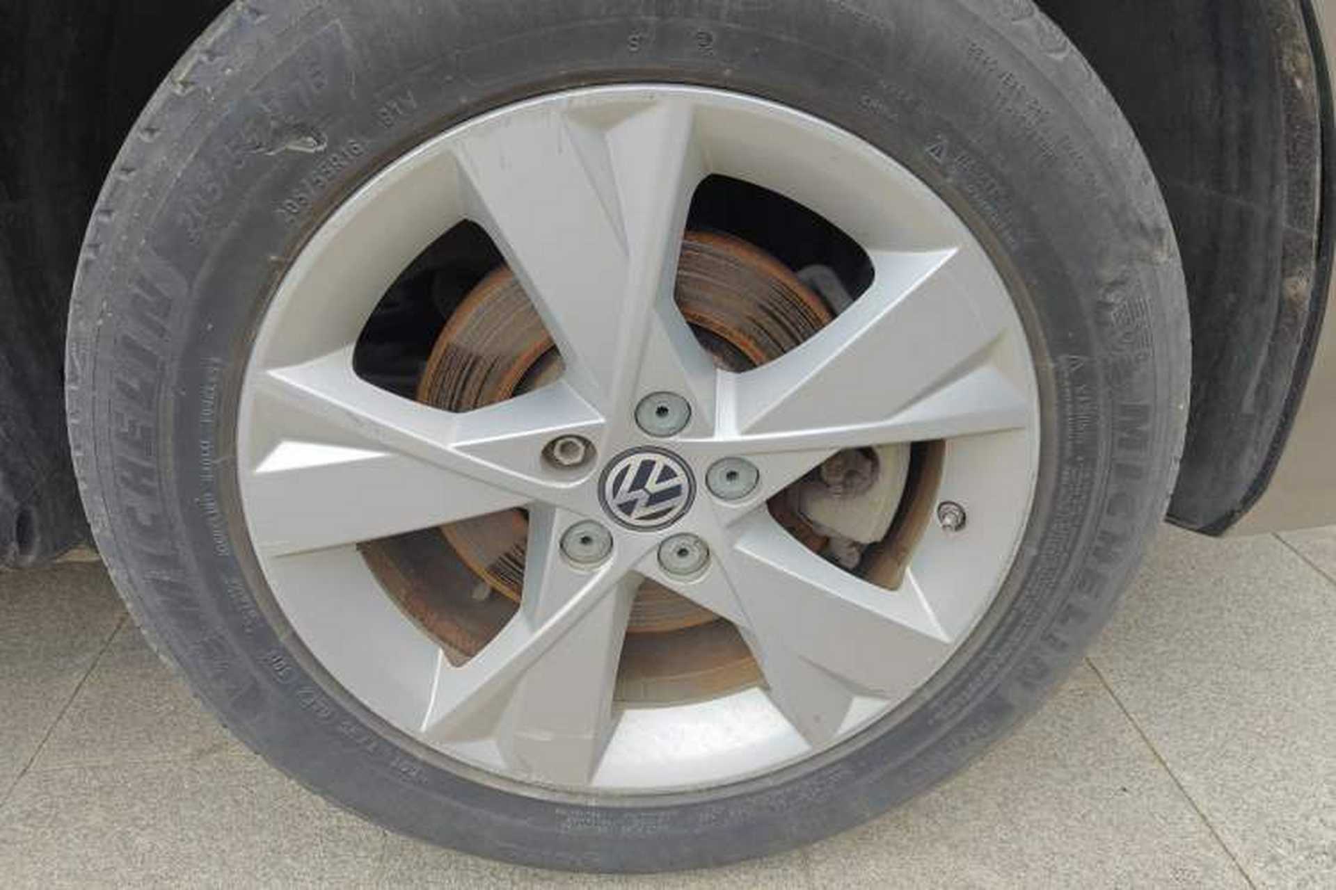 Used Volkswagen Bora 2013 1.6L Automatic Comfort Model Right Front Wheel Hub