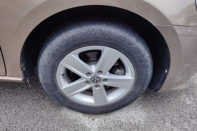 Used Volkswagen Bora 2013 1.6L Automatic Fashion Model Right Front Wheel Hub