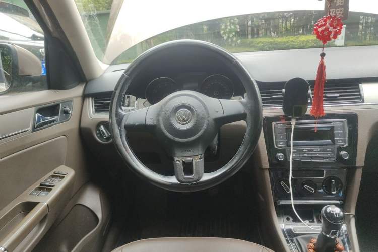 Used Volkswagen Bora 2013 1.6L Manual Comfort Model Steering Wheel