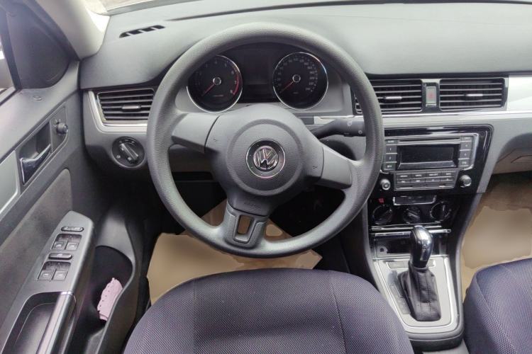 Used Volkswagen Bora 2013 1.6L Automatic Fashion Model Steering Wheel