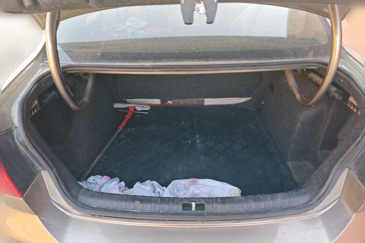 Used Volkswagen Bora 2013 1.6L Manual Fashion Edition Trunk