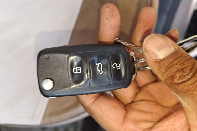Used Volkswagen Bora 2013 1.6L Manual Fashion Edition Vehicle Key