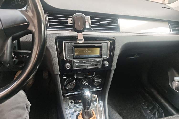 Used Volkswagen Bora 2013 1.4T Automatic Comfort Model Audio And AC Panel