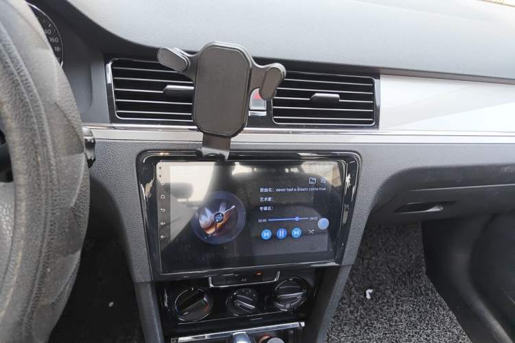 Used Volkswagen Bora 2013 1.6L Automatic Fashion Model Audio And AC Panel