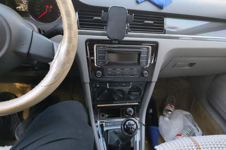 Used Volkswagen Bora 2013 1.6L Manual Fashion Edition Audio And AC Panel