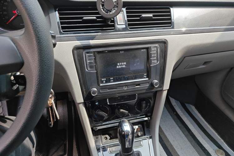 Used Volkswagen Bora 2013 1.6L Automatic Fashion Model Audio And AC Panel