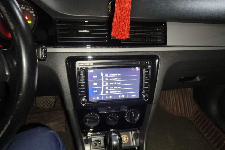 Used Volkswagen Bora 2013 1.6L Automatic Comfort Model Audio And AC Panel