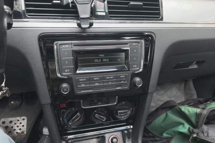 Used Volkswagen Bora 2013 1.6L Manual Comfort Model Audio And AC Panel