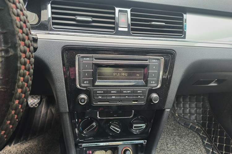 Used Volkswagen Bora 2013 1.6L Manual Comfort Model Audio And AC Panel