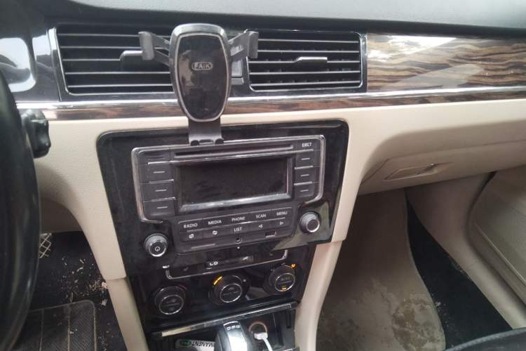Used Volkswagen Bora 2013 1.4T Automatic Luxury Model Audio And AC Panel