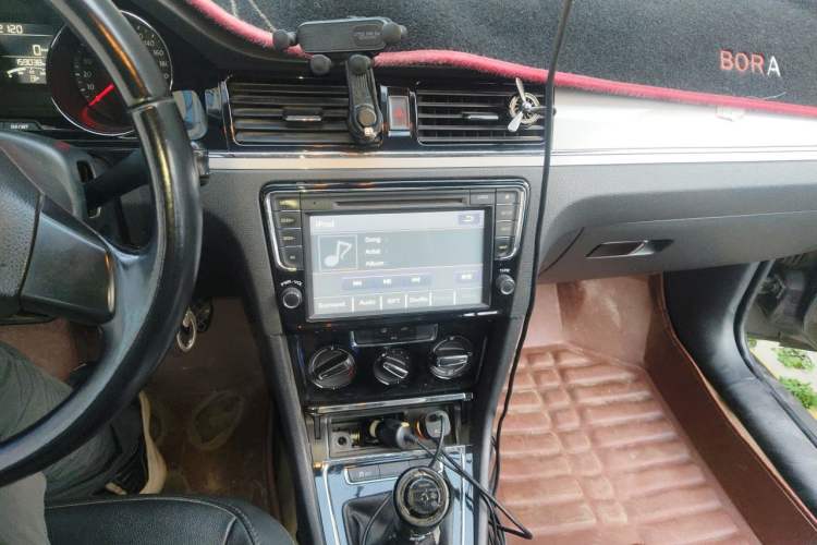 Used Volkswagen Bora 2013 1.6L Manual Comfort Model Audio And AC Panel