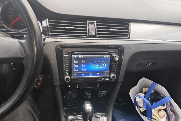 Used Volkswagen Bora 2013 1.6L Automatic Comfort Model Audio And AC Panel