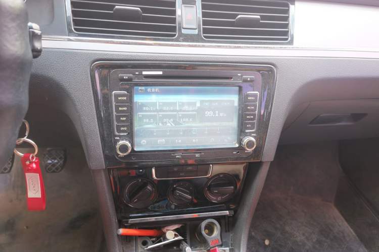 Used Volkswagen Bora 2013 1.6L Manual Fashion Edition Audio And AC Panel