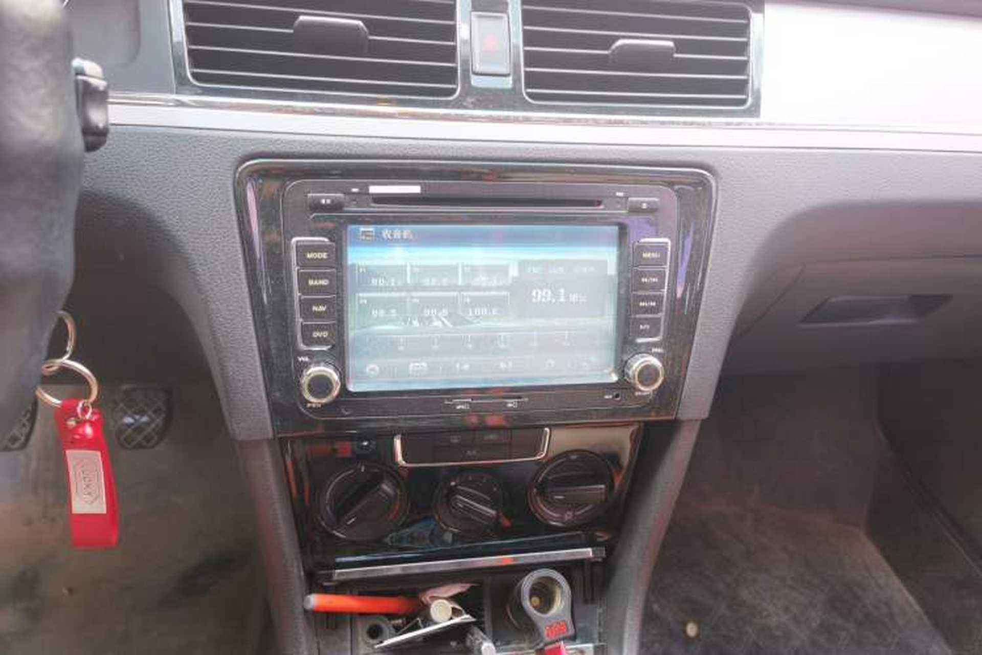 Used Volkswagen Bora 2013 1.6L Manual Fashion Edition Audio And AC Panel