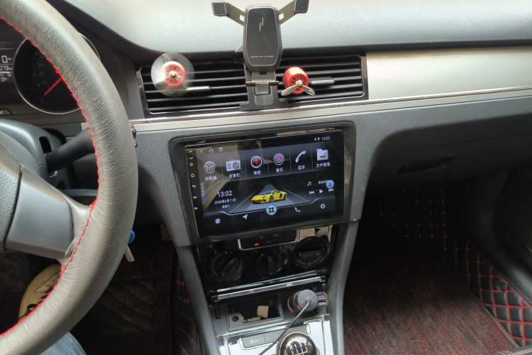 Used Volkswagen Bora 2013 1.6L Manual Fashion Edition Audio And AC Panel