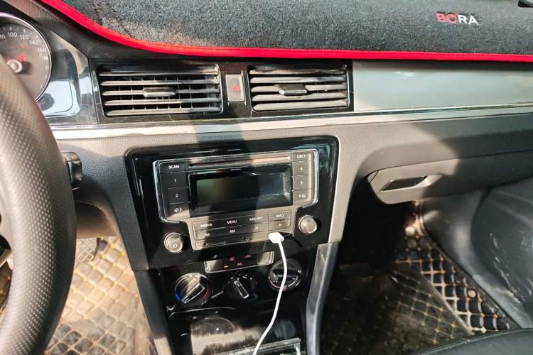 Used Volkswagen Bora 2013 1.6L Manual Comfort Model Audio And AC Panel