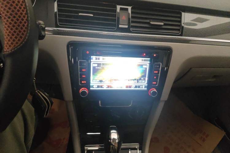 Used Volkswagen Bora 2013 1.6L Automatic Fashion Model Audio And AC Panel