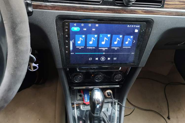 Used Volkswagen Bora 2013 1.6L Automatic Luxury Model Audio And AC Panel