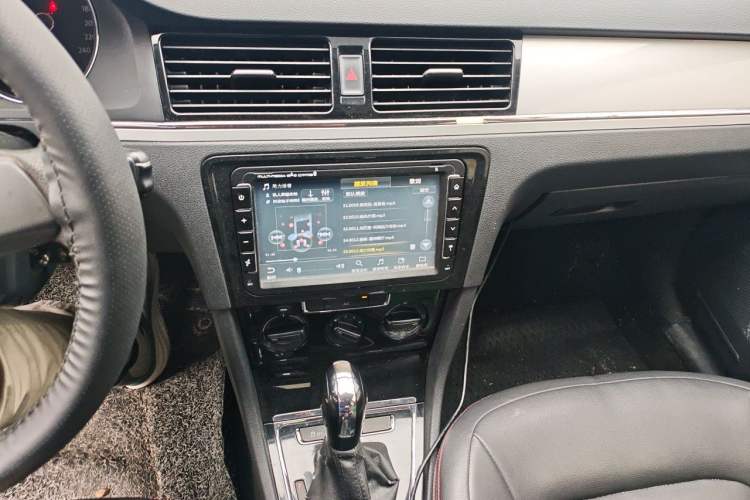 Used Volkswagen Bora 2013 1.6L Automatic Fashion Model Audio And AC Panel