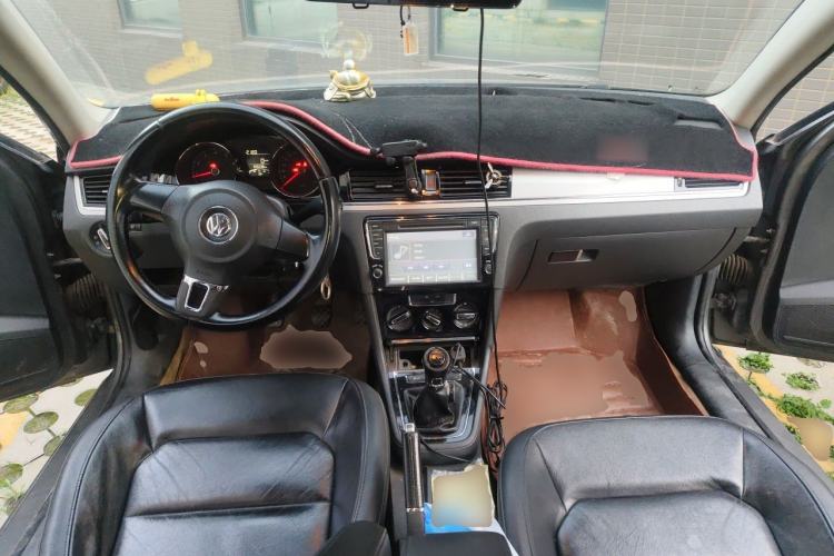 Used Volkswagen Bora 2013 1.6L Manual Comfort Model Center Console