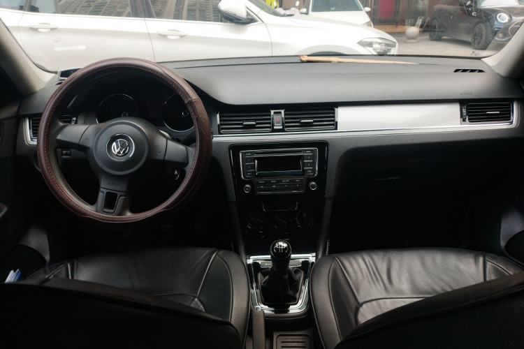 Used Volkswagen Bora 2013 1.6L Manual Fashion Edition Center Console