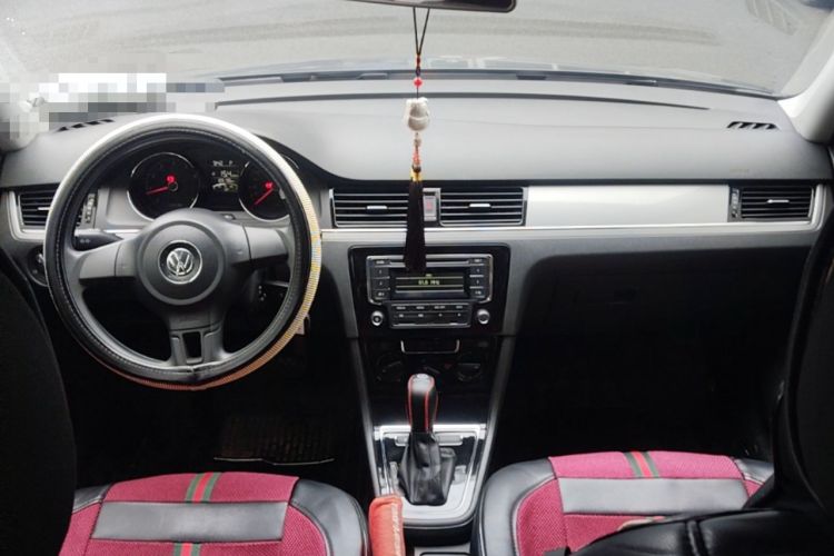Used Volkswagen Bora 2013 1.6L Automatic Fashion Model Center Console