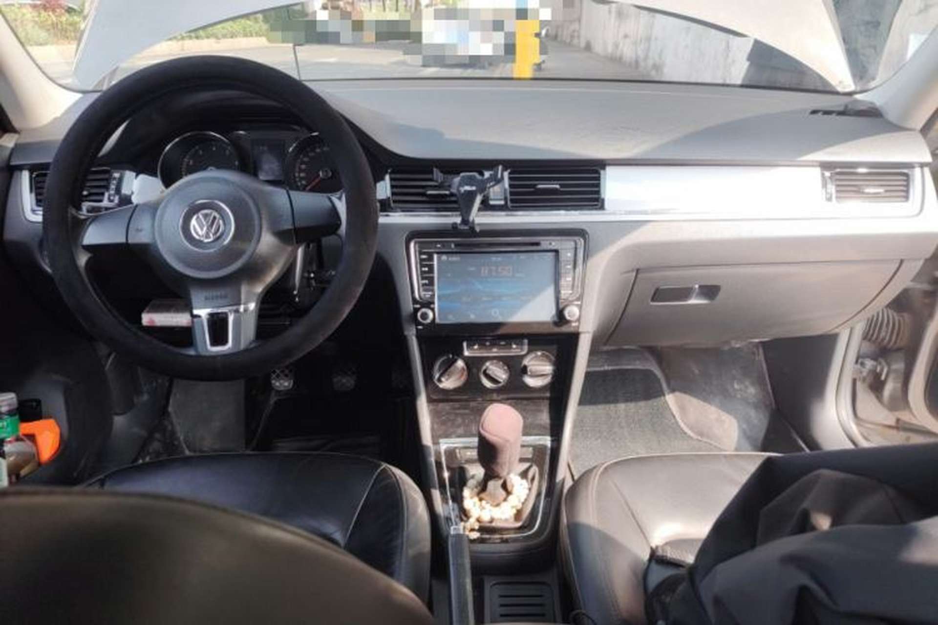 Used Volkswagen Bora 2013 1.6L Manual Comfort Model Center Console