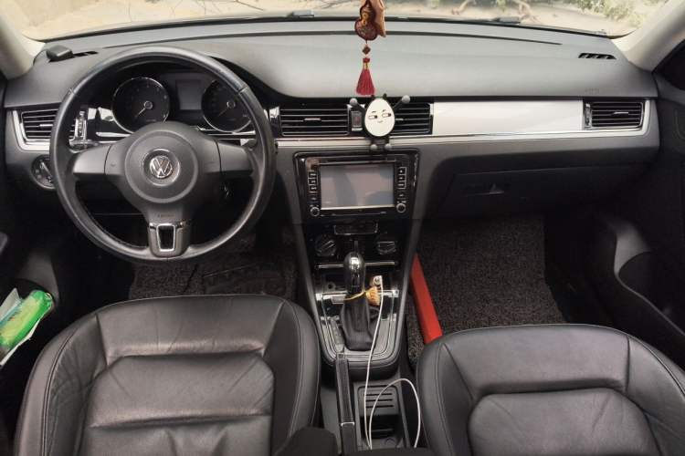 Used Volkswagen Bora 2013 1.6L Automatic Comfort Model Center Console