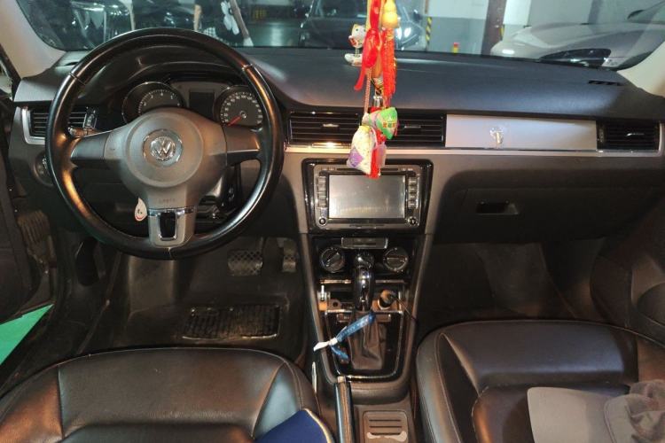 Used Volkswagen Bora 2013 1.6L Automatic Comfort Model Center Console