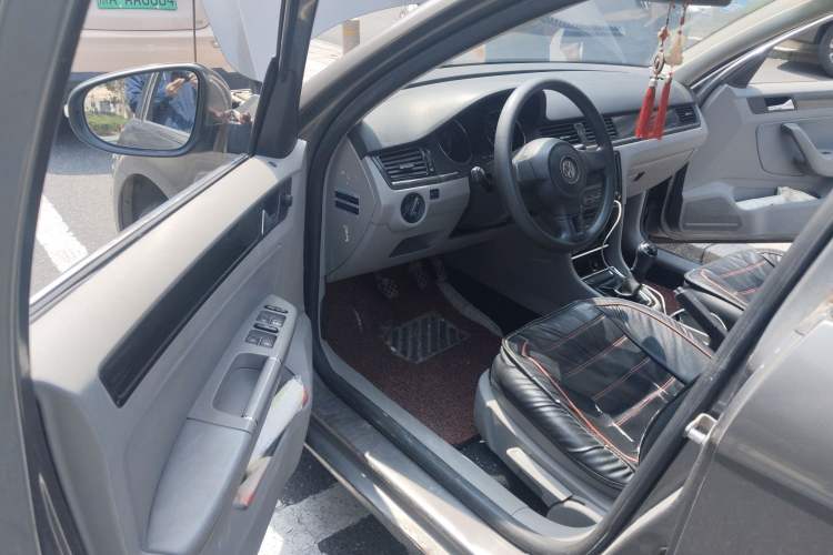 Used Volkswagen Bora 2013 1.6L Manual Fashion Edition Driver Seat