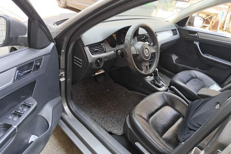 Used Volkswagen Bora 2013 1.6L Automatic Fashion Model Driver Seat