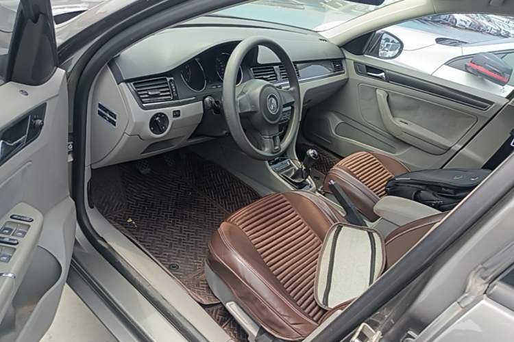 Used Volkswagen Bora 2013 1.6L Manual Fashion Edition Driver Seat