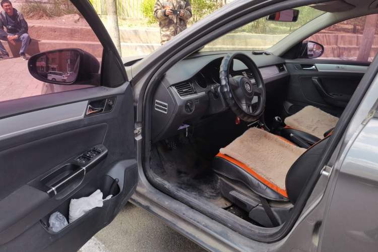 Used Volkswagen Bora 2013 1.6L Manual Fashion Edition Driver Seat