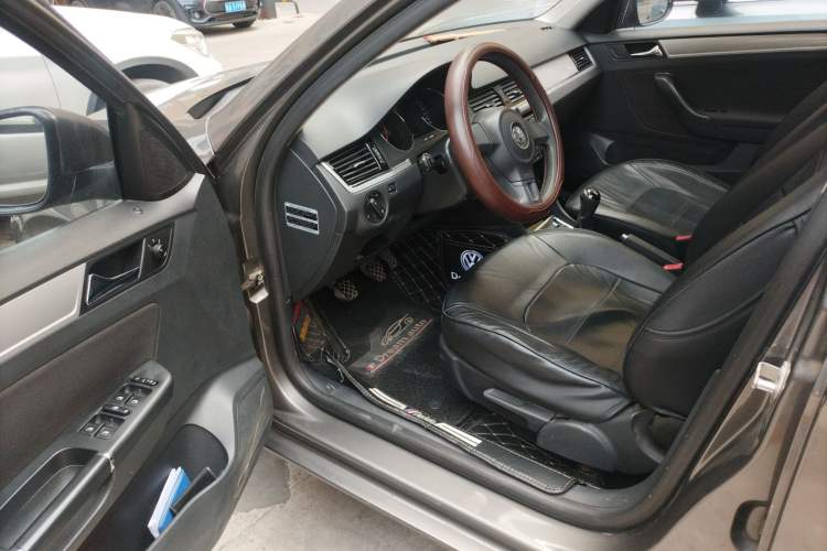 Used Volkswagen Bora 2013 1.6L Manual Fashion Edition Driver Seat