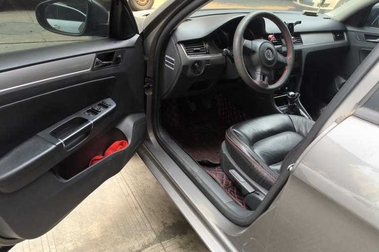 Used Volkswagen Bora 2013 1.6L Manual Fashion Edition Driver Seat