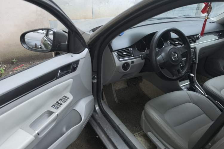 Used Volkswagen Bora 2013 1.6L Automatic Fashion Model Driver Seat