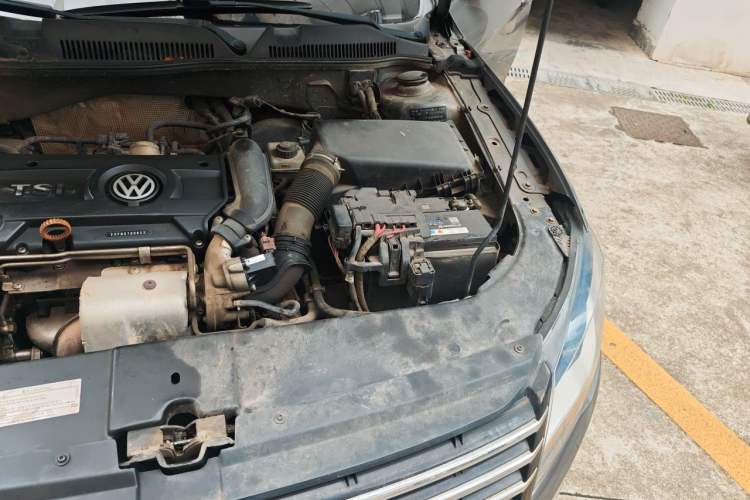 Used Volkswagen Bora 2013 1.4T Automatic Comfort Model Engine Bay Left