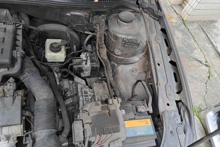 Used Volkswagen Bora 2013 1.6L Automatic Fashion Model Engine Bay Left