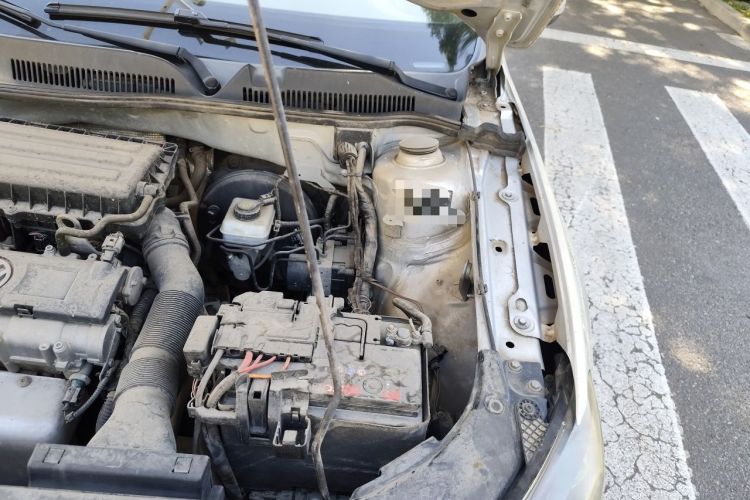 Used Volkswagen Bora 2013 1.6L Manual Fashion Edition Engine Bay Left