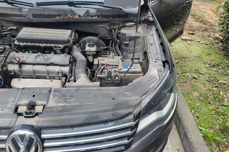Used Volkswagen Bora 2013 1.6L Manual Comfort Model Engine Bay Left