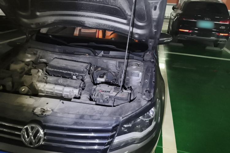Used Volkswagen Bora 2013 1.6L Manual Fashion Edition Engine Bay Left