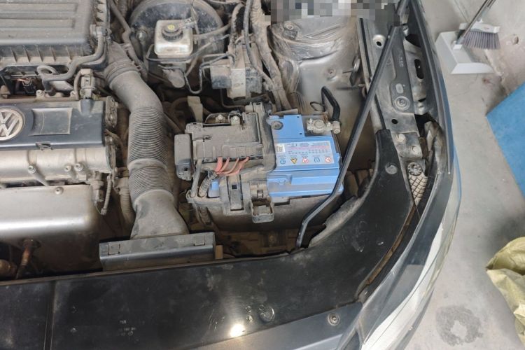 Used Volkswagen Bora 2013 1.6L Manual Comfort Model Engine Bay Left