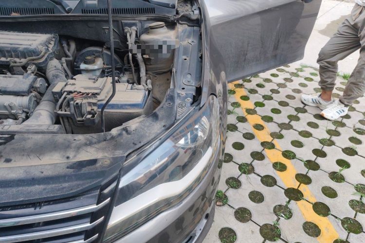 Used Volkswagen Bora 2013 1.6L Manual Comfort Model Engine Bay Left