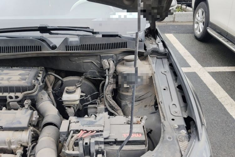 Used Volkswagen Bora 2013 1.6L Automatic Fashion Model Engine Bay Left