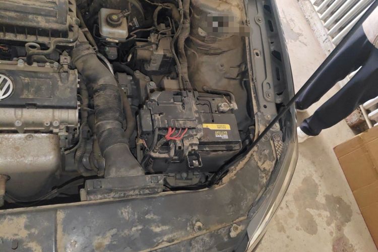 Used Volkswagen Bora 2013 1.6L Automatic Fashion Model Engine Bay Left