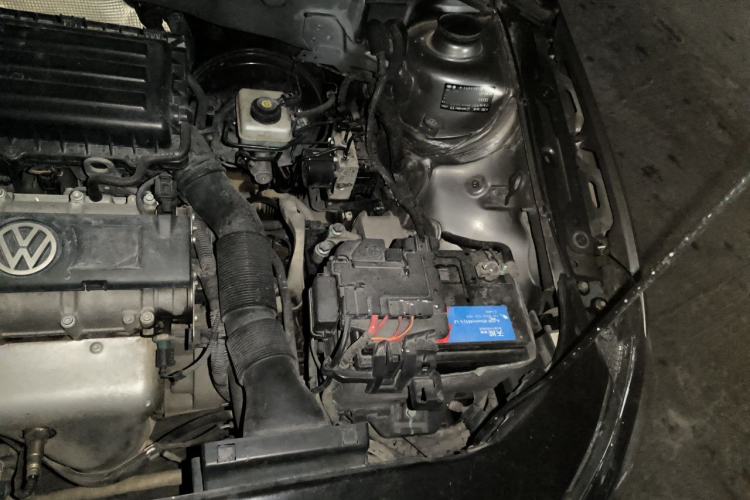 Used Volkswagen Bora 2013 1.6L Manual Fashion Edition Engine Bay Left