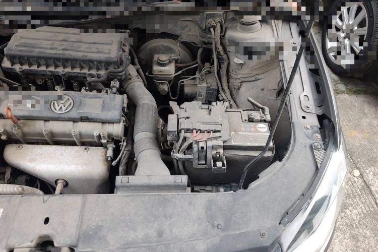 Used Volkswagen Bora 2013 1.6L Manual Fashion Edition Engine Bay Left